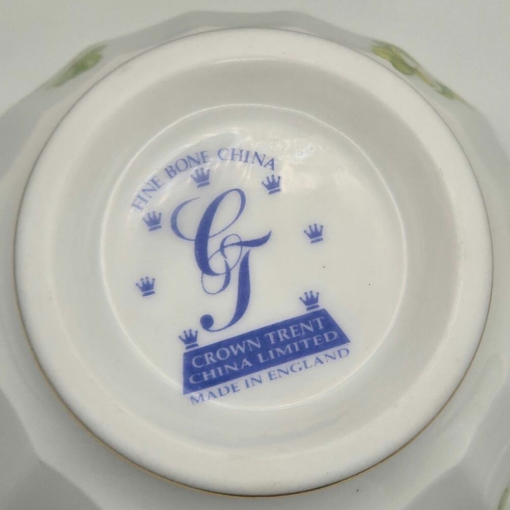 Vintage Crown Trent fine Bone China England Cup and Saucer clover design - Picture 9 of 9